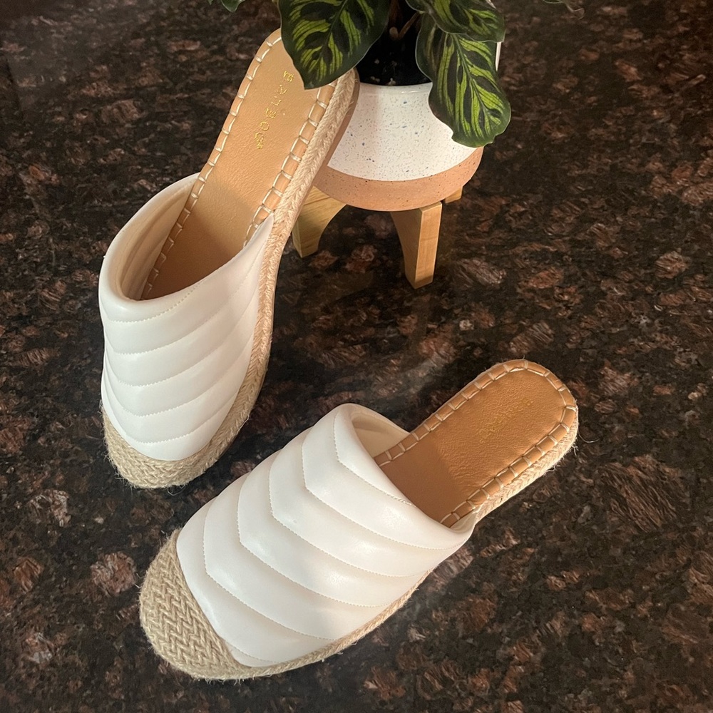 Bamboo quilted espadrille slides NWOT. Size 9